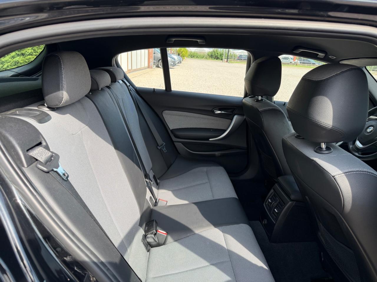 Bmw 118 118i 5p. Unique
