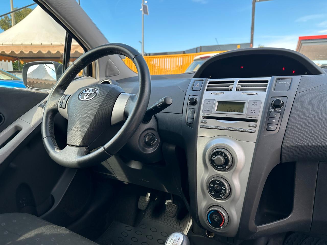 TOYOTA Yaris 1.0 5 porte Now