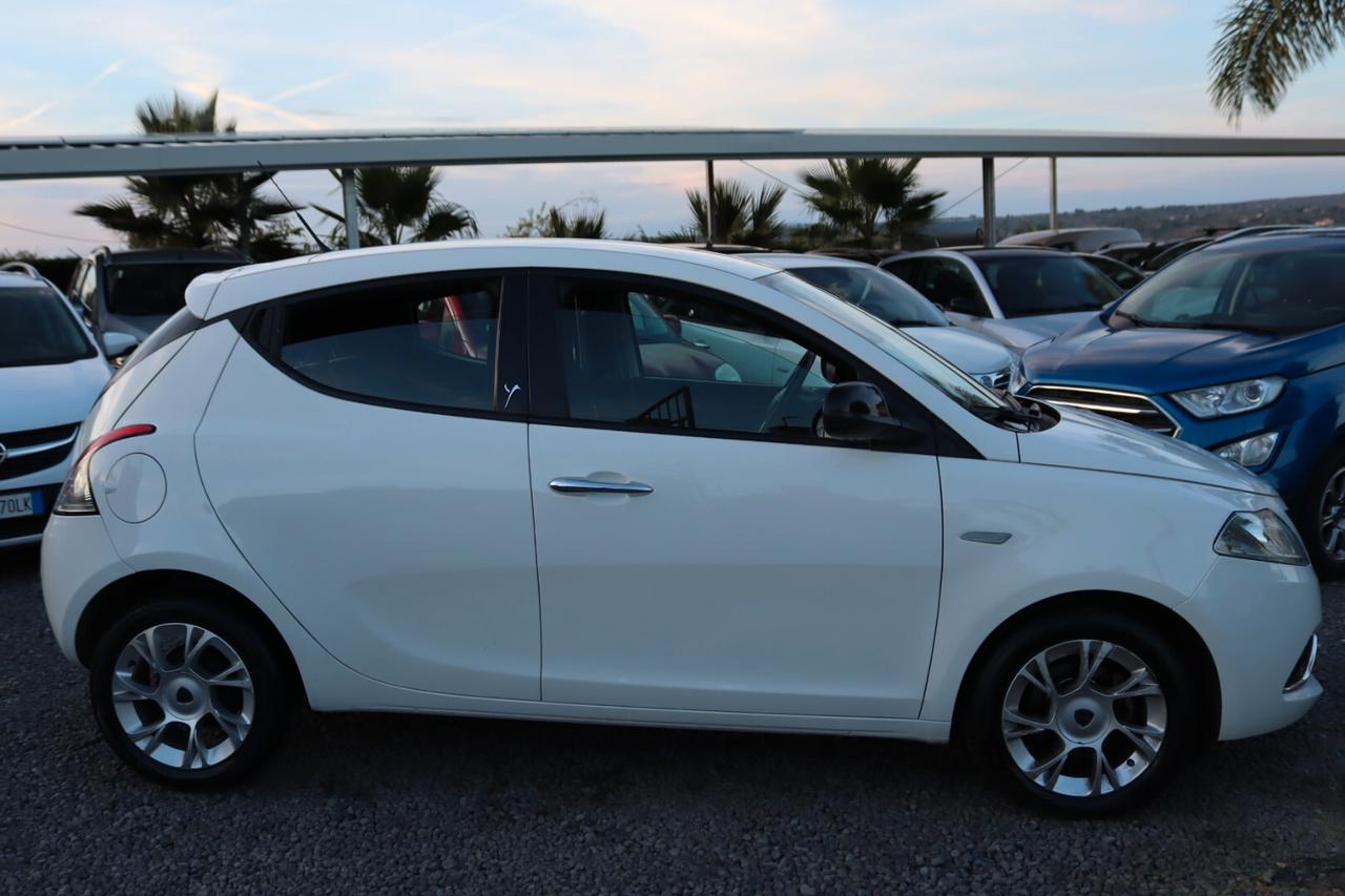 Lancia Ypsilon 1.2 69 CV 5 porte Platinum