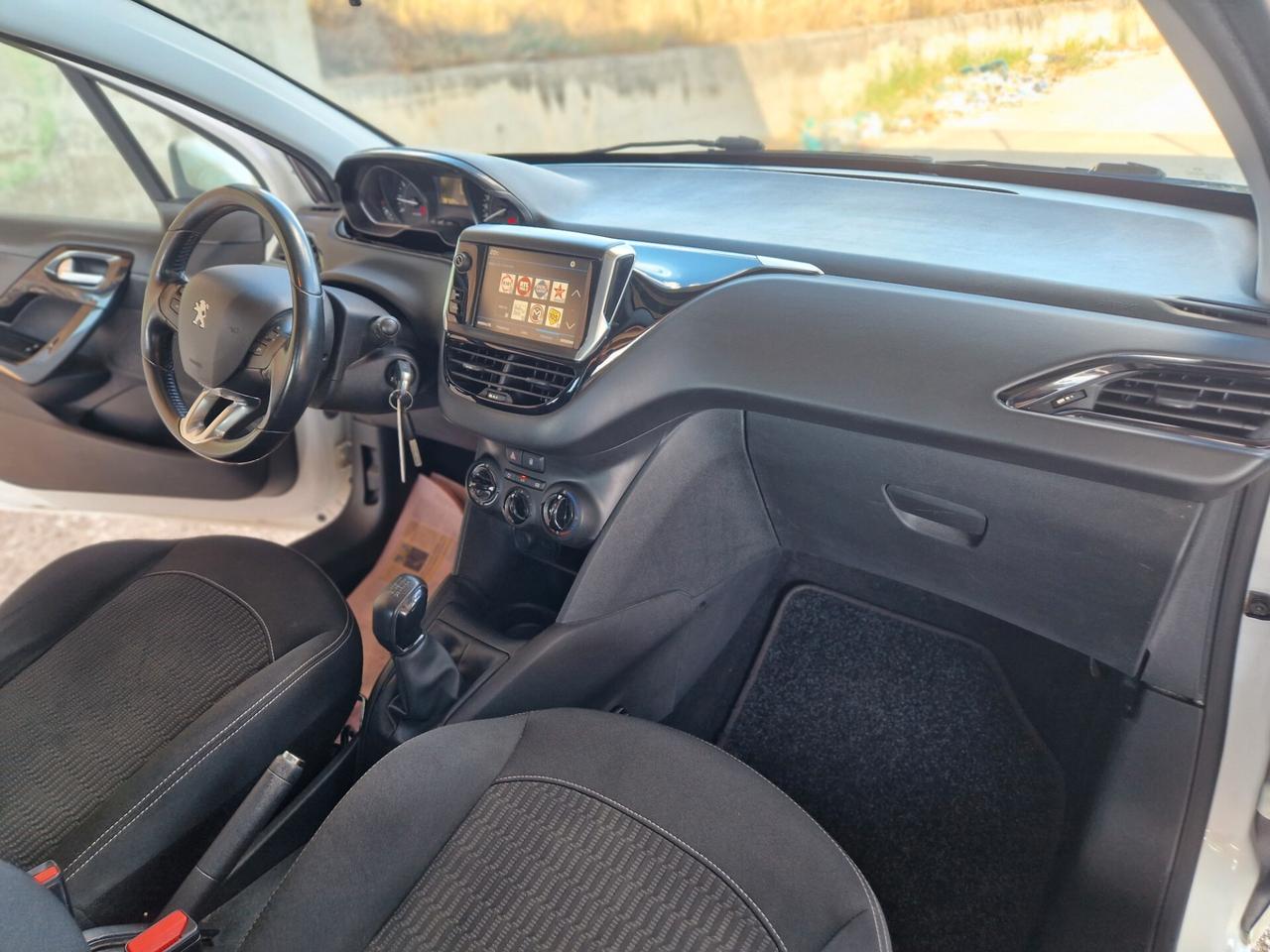Peugeot 208 PureTech 82 5 porte Allure