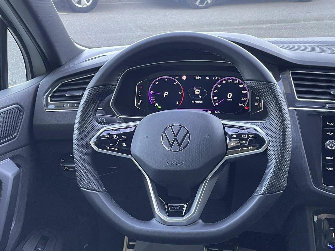 Volkswagen Tiguan 2.0 TDI 150 CV SCR DSG R-Line Fari IQ.LIGHT LED MATRIX, Digital Cockpit Pro 10,25, Navigatore,Telec