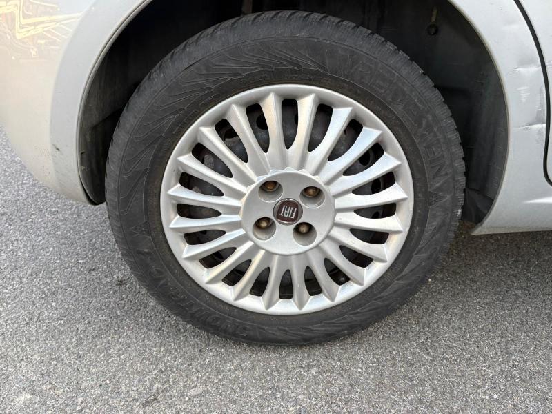 Fiat Punto 5 Porte 1.2 BENZ 69 CV Lounge ADATTA NEOPATENTATI