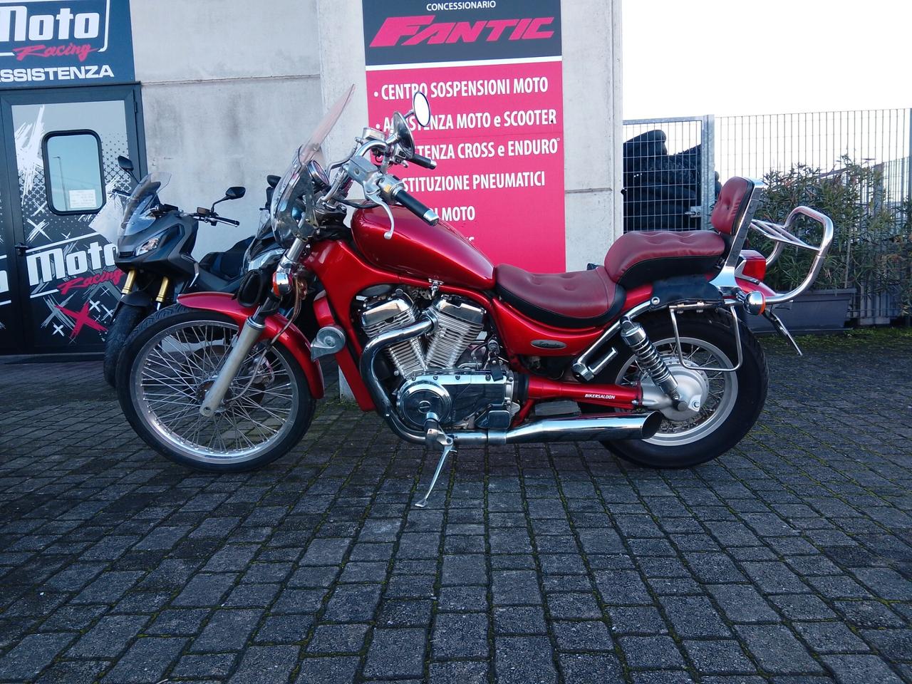 Suzuki VS 600 intruder