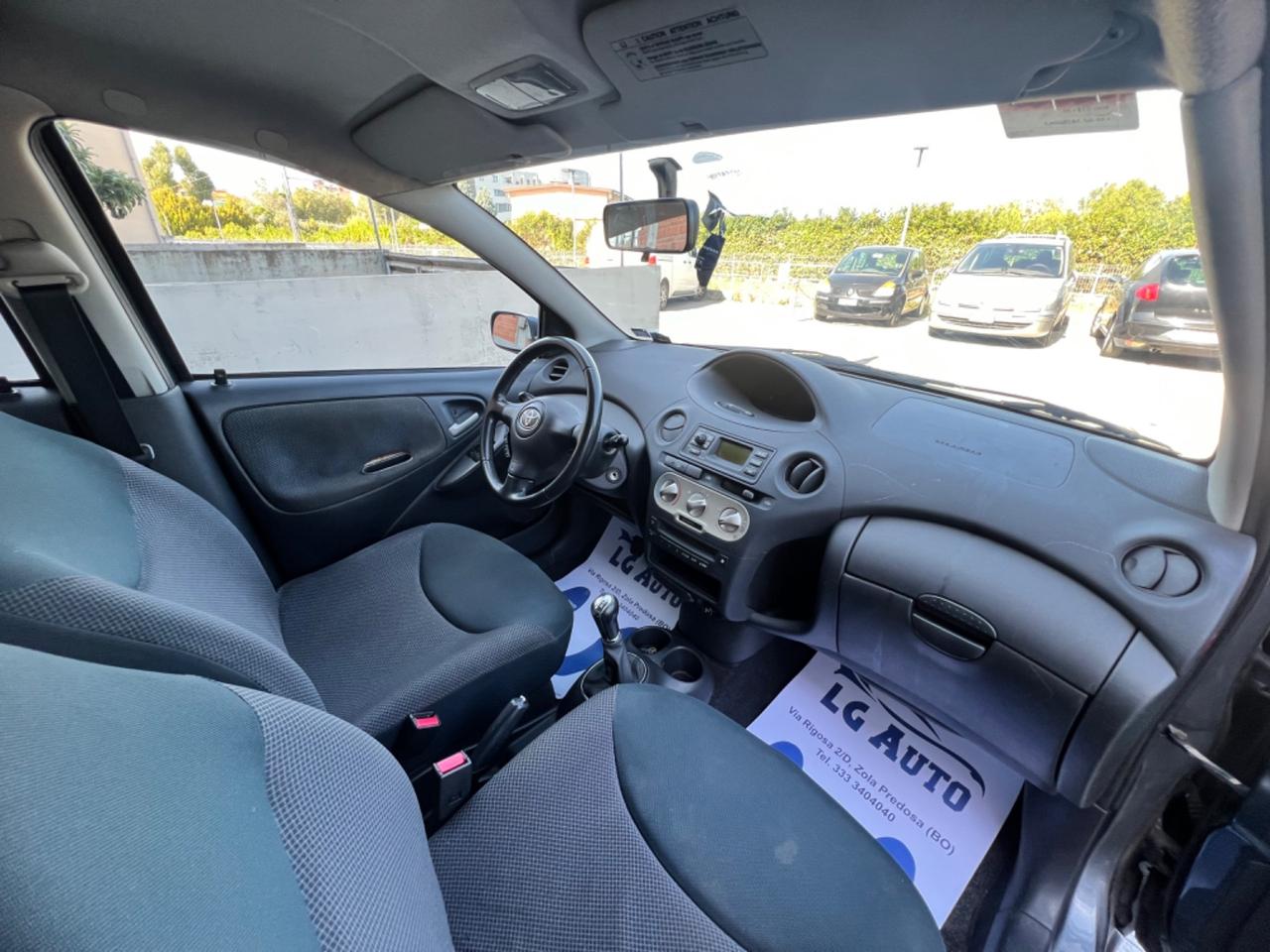 Toyota Yaris 1.3i 16V cat 5 porte Sol