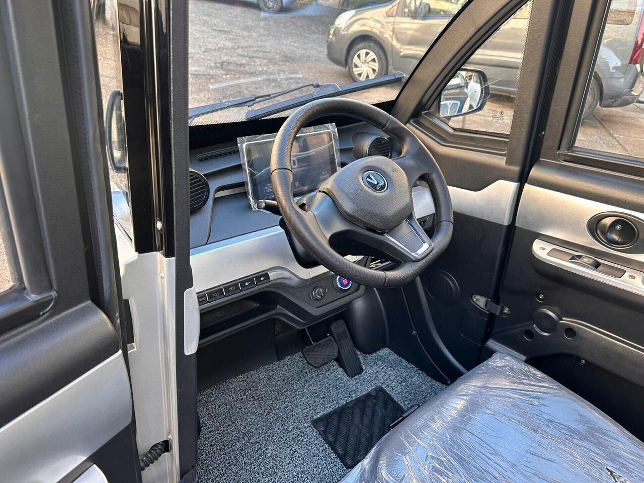 MICRO CAR ELETTRICA MINI - SI GUIDA SENZA PATENTE -