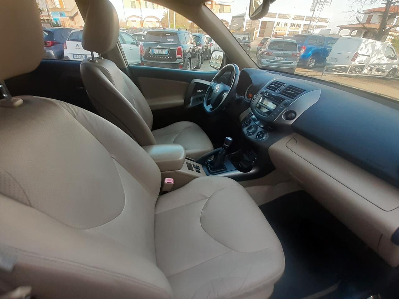 Toyota RAV 4 RAV4 2.2 D-4D 150 CV DPF Luxury