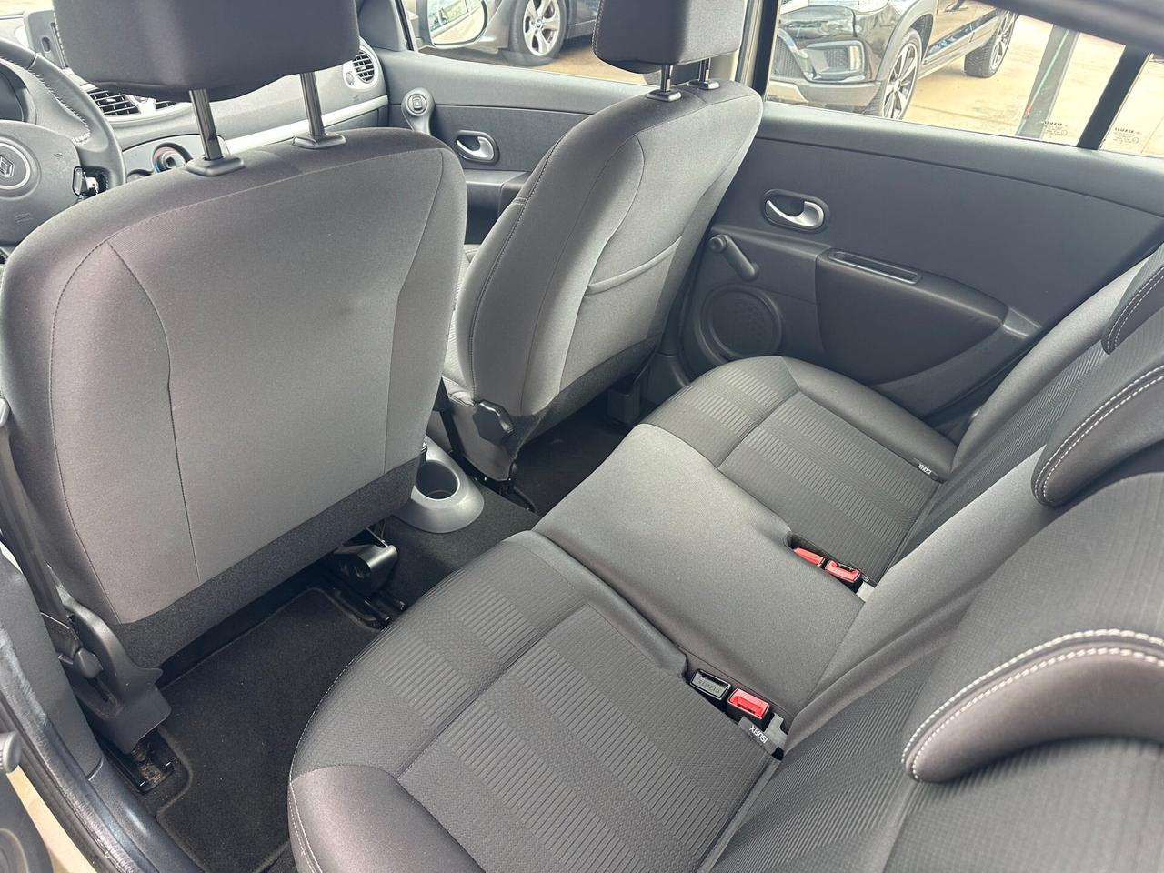 Renault Clio 5P*1.2*16V*LUXE*NAVI*CRUISE*SOLO 38.000KM*