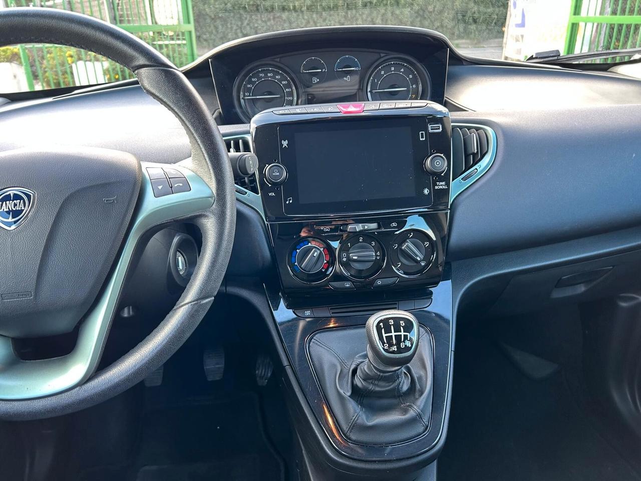 Lancia Ypsilon 1.0 FireFly 5 porte S&S Hybrid Gold