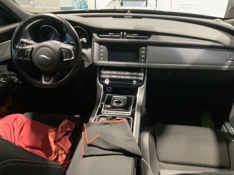 Jaguar XF 2.0 D 180 CV aut. R-Sport