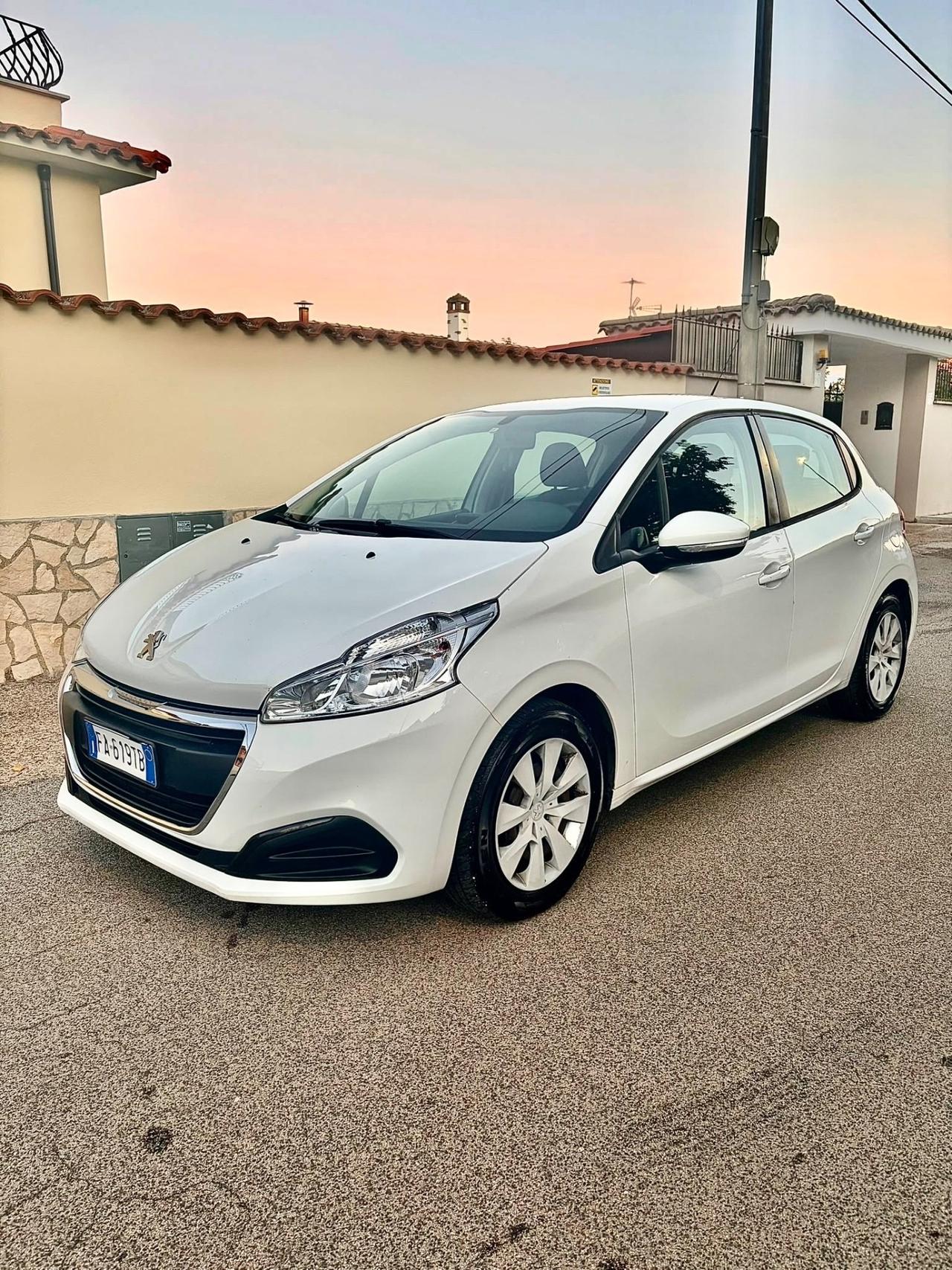 Peugeot 208 1.4 HDi 68 CV 5 porte Allure