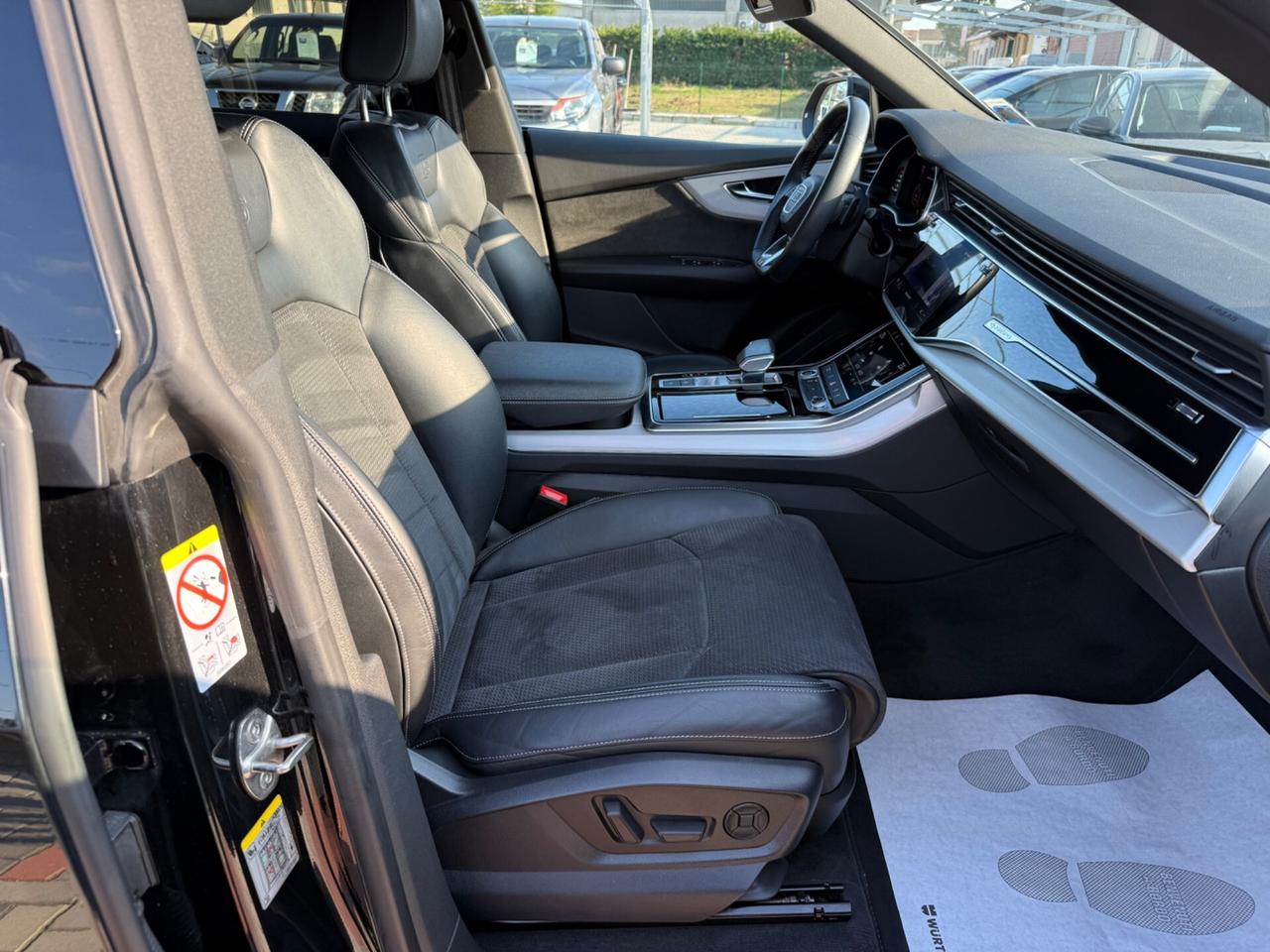 Audi Q8 45 TDI 231CV quattro S-LINE IVA ESPOSTA