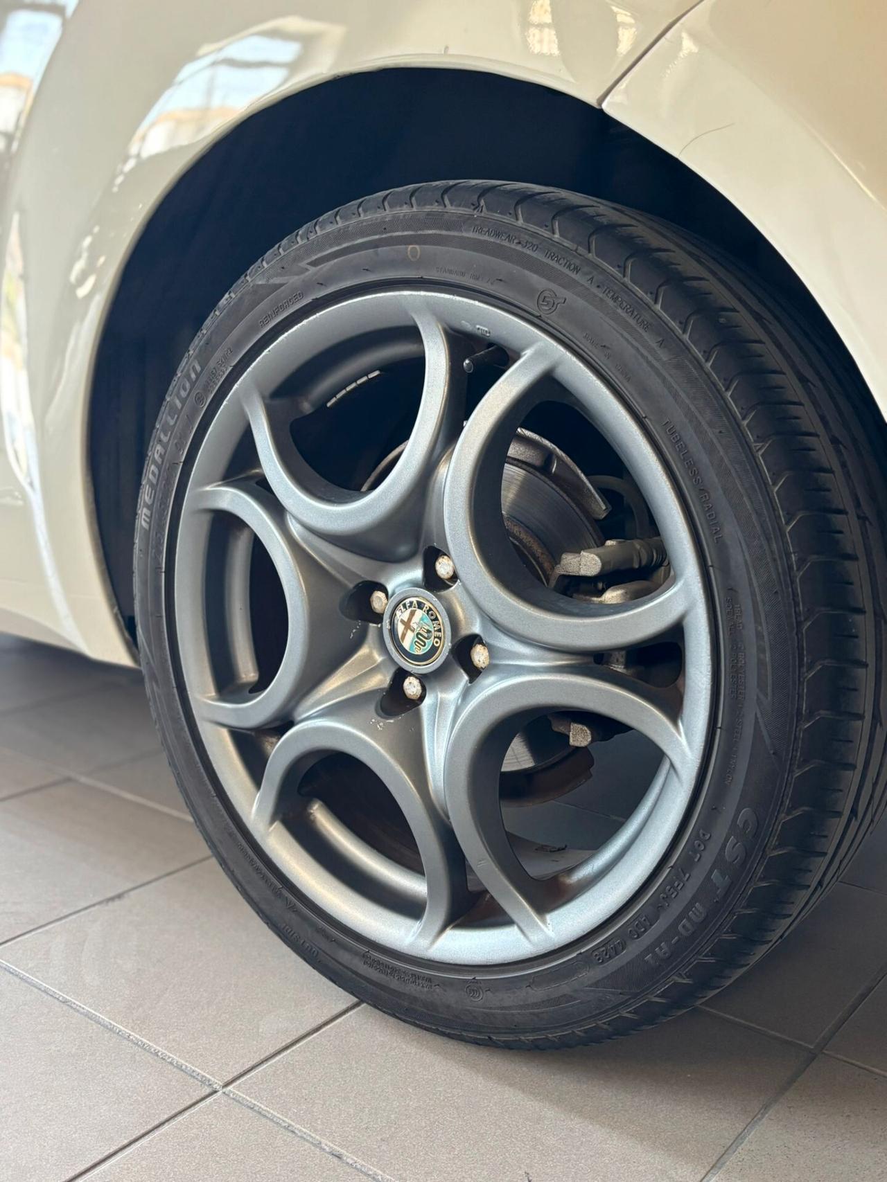 Alfa Romeo MiTo 1.3 JTDm 16V 90 CV Distinctive Sport Pack