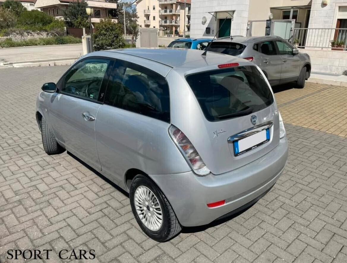 Lancia Ypsilon 1.3 MJT 75 CV Oro Giallo