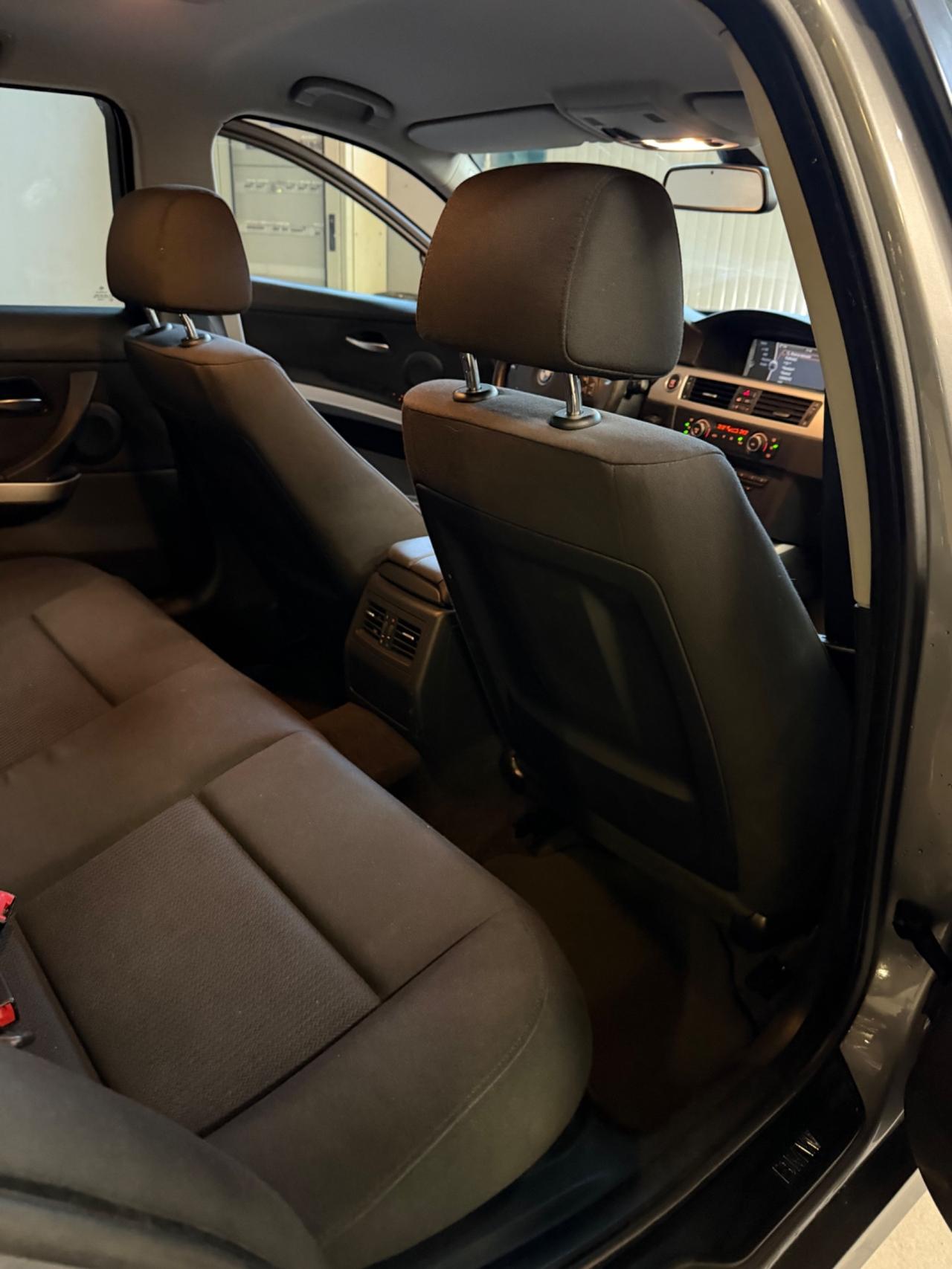 Bmw 318d TOURING ATTIVA KMCERT NAVIPRO