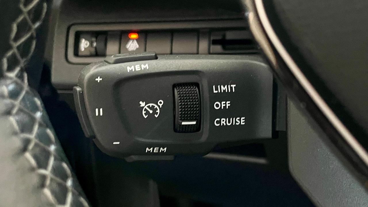 PEUGEOT 3008 1.5 BLUEHDI ACTIVE BUSINESS 131CV - FULL LED, VIRTUAL COCKPIT, NEOPATENTATI