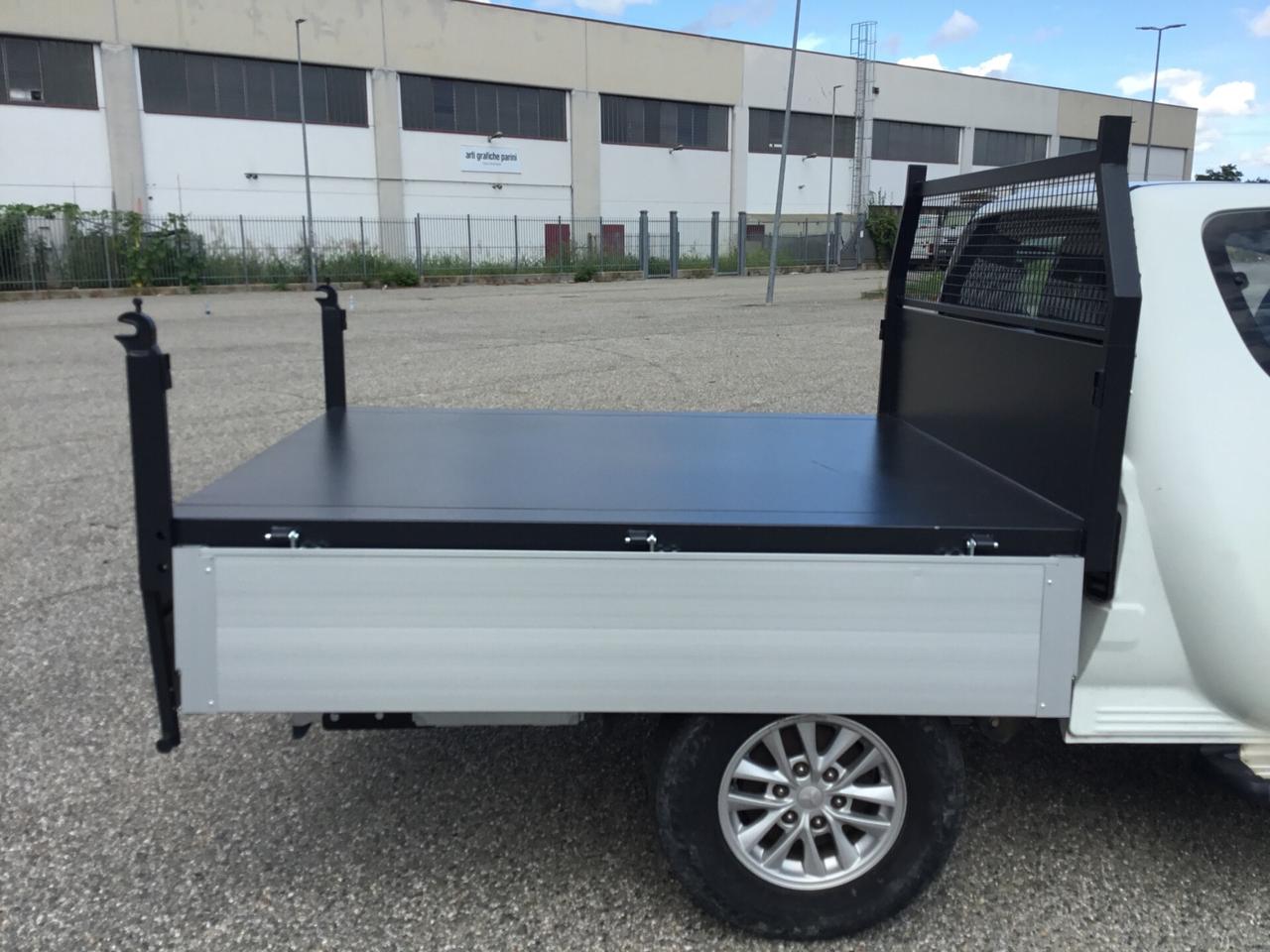 Mitsubishi L200 2.5 DI-D Club Cab cassone ribaltabile