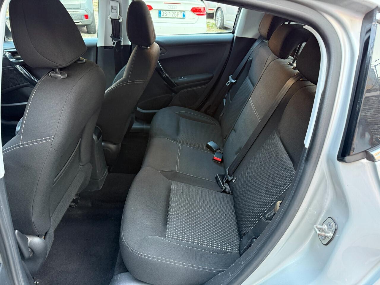 Peugeot 208 BlueHDi 100 5 porte Allure per neopatentati