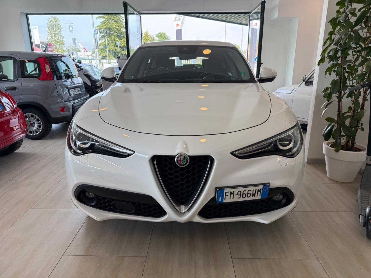 Alfa Romeo Stelvio 2.2 Turbodiesel 180 CV AT8 RWD Business