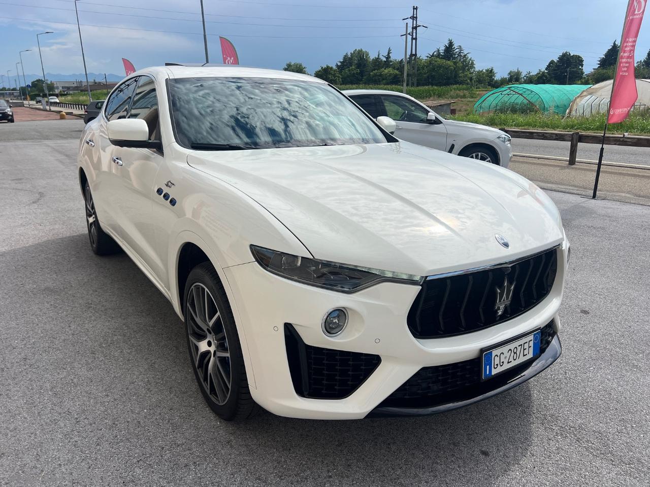 MASERATI Levante 330 CV MHEV AWD GT TETTO 21 IVA ESPOSTA