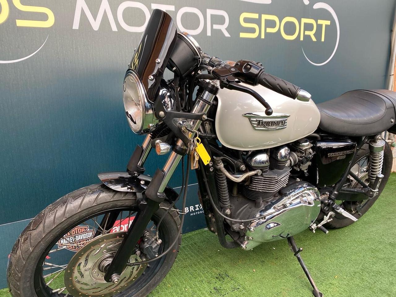 Triumph Thruxton 900