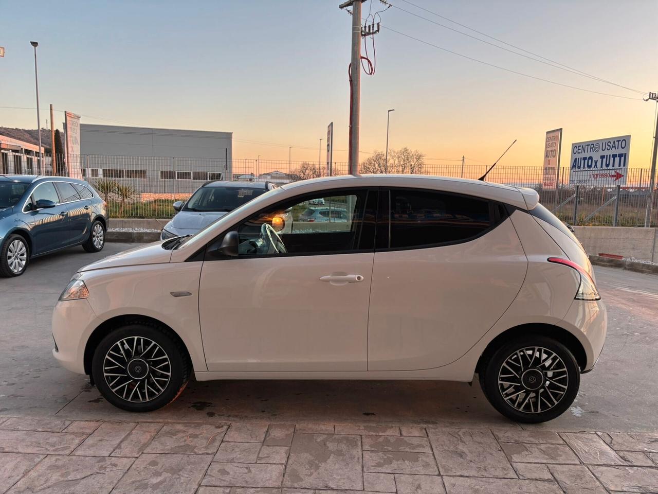 Lancia Ypsilon 1.2 69 CV 5 porte GPL Ecochic S Momodesign