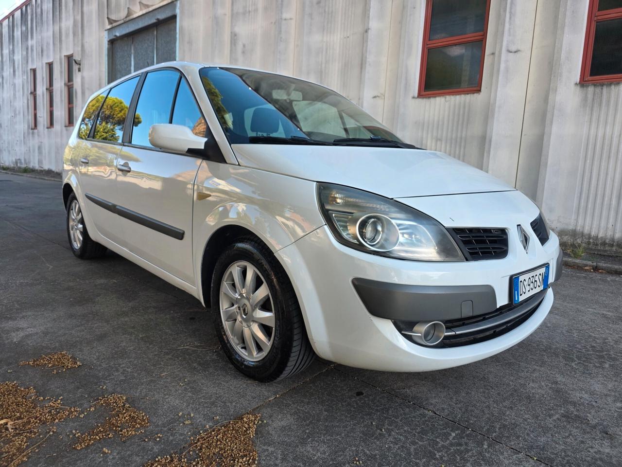 Renault Grand Scénic 1.5 dCi/105CV PlayStation Portable