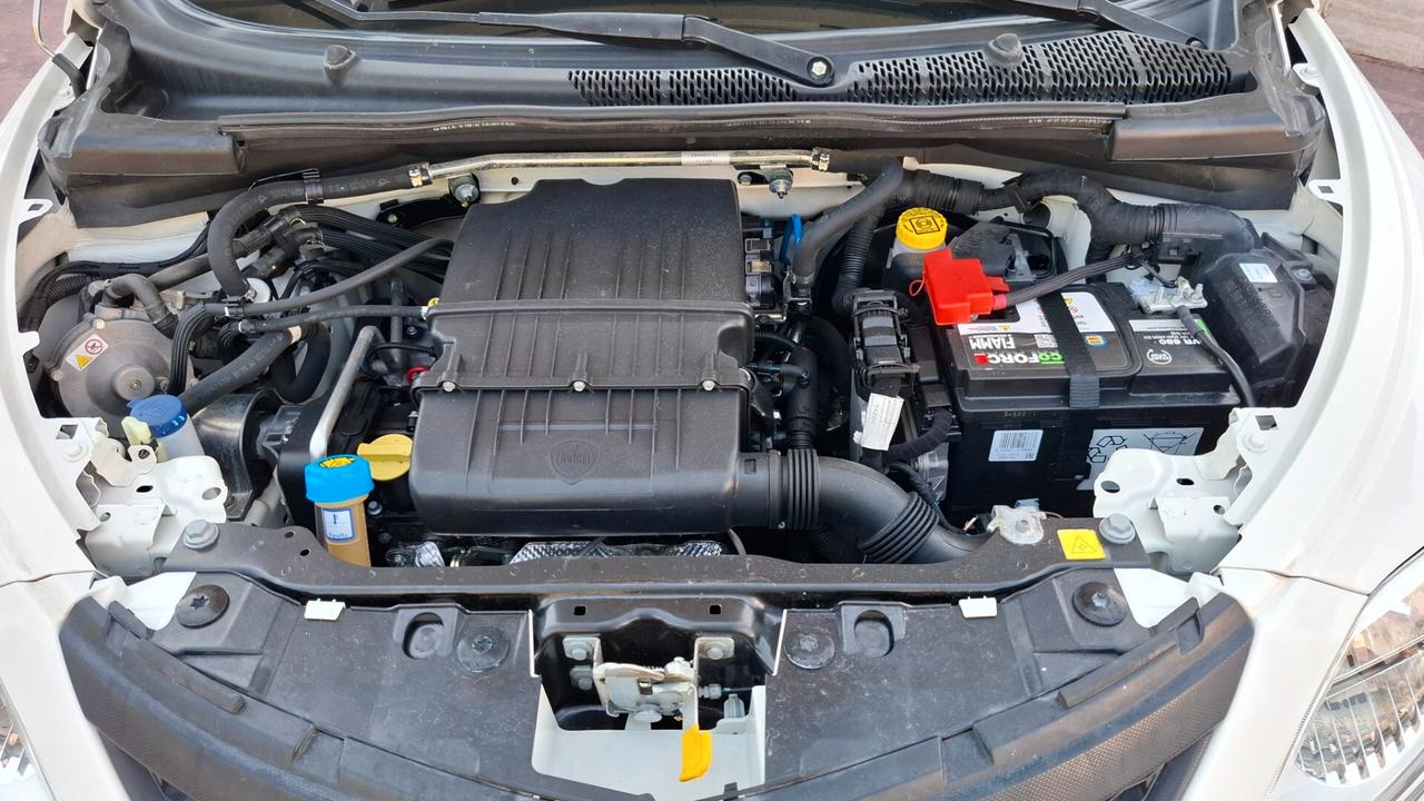 Lancia Ypsilon 1.2 69 CV 5 porte GPL Ecochic Elefantino Blu--- PER NEOPATENTATI