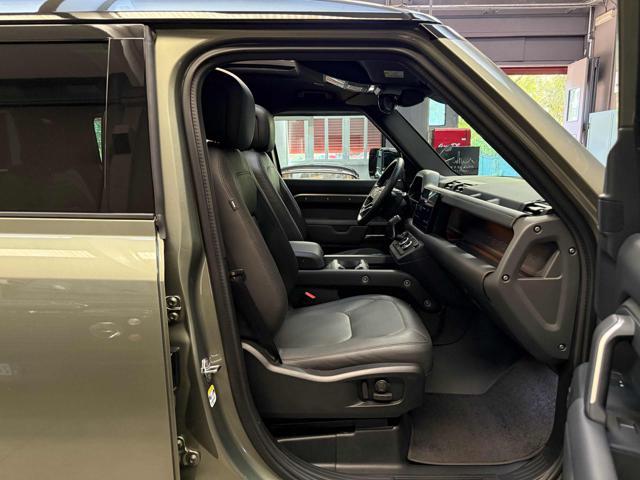 LAND ROVER Defender 110 3.0D I6 AWD Auto X-Dynamic HSE *GARANZIA 2030*