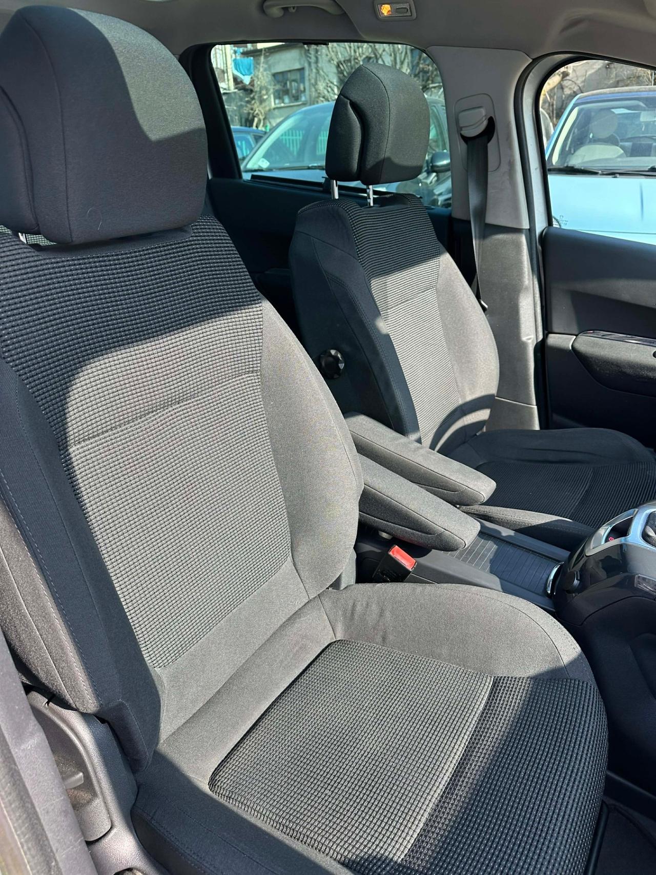 Peugeot 5008 1.6 HDi 115CV ALURE 7 POSTI TETTO KMCERT GARANZ