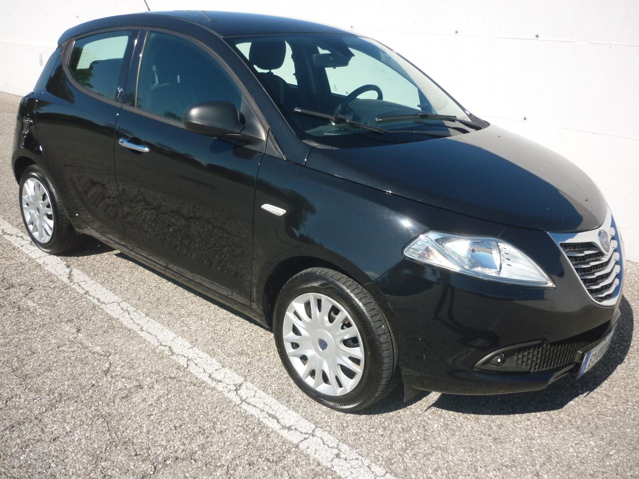 Lancia Ypsilon 1.2 69 CV 5 porte Silver GPL