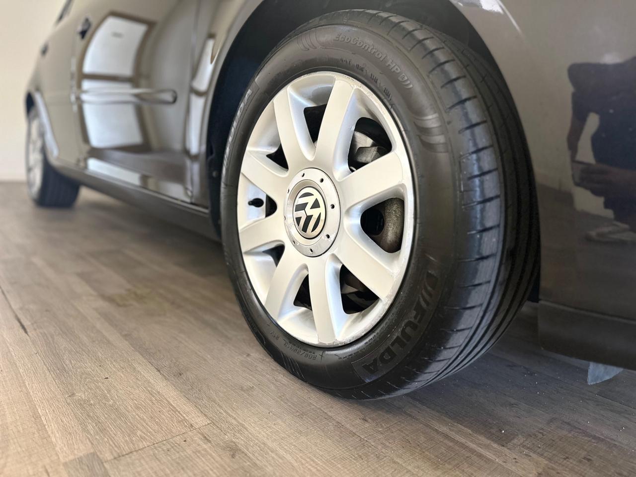 Volkswagen Golf 1.6 16V FSI 5p. Sportline NEOPATENTATI