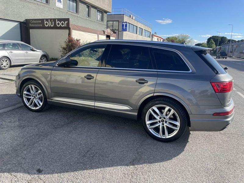 Audi Q7 3.0 TDI quattro tiptronic S- LINE
