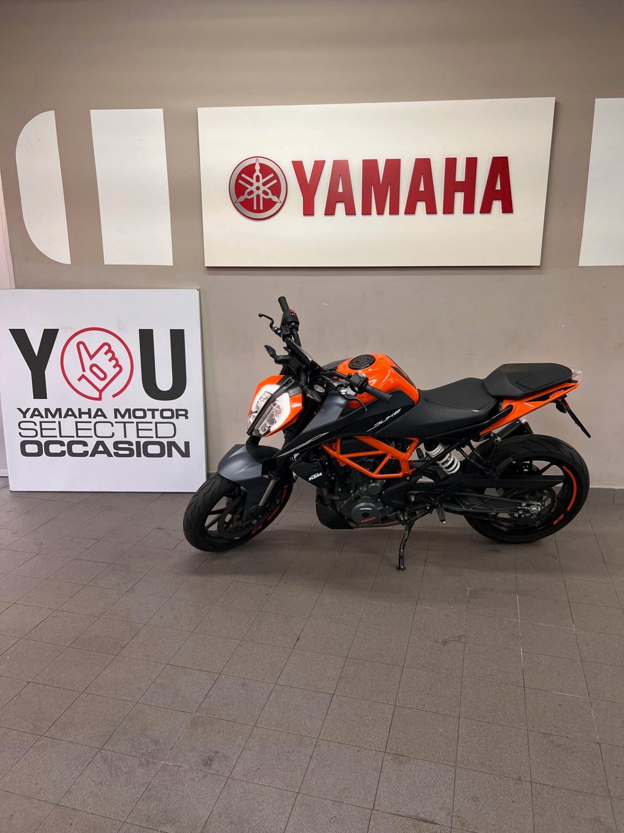 Ktm 390 Duke black orange