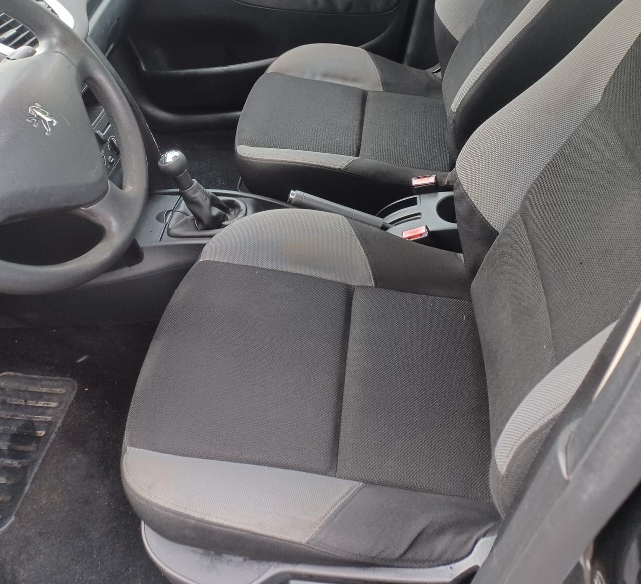 Peugeot 207 5 porte GPL DELLA CASA ANNO 2010