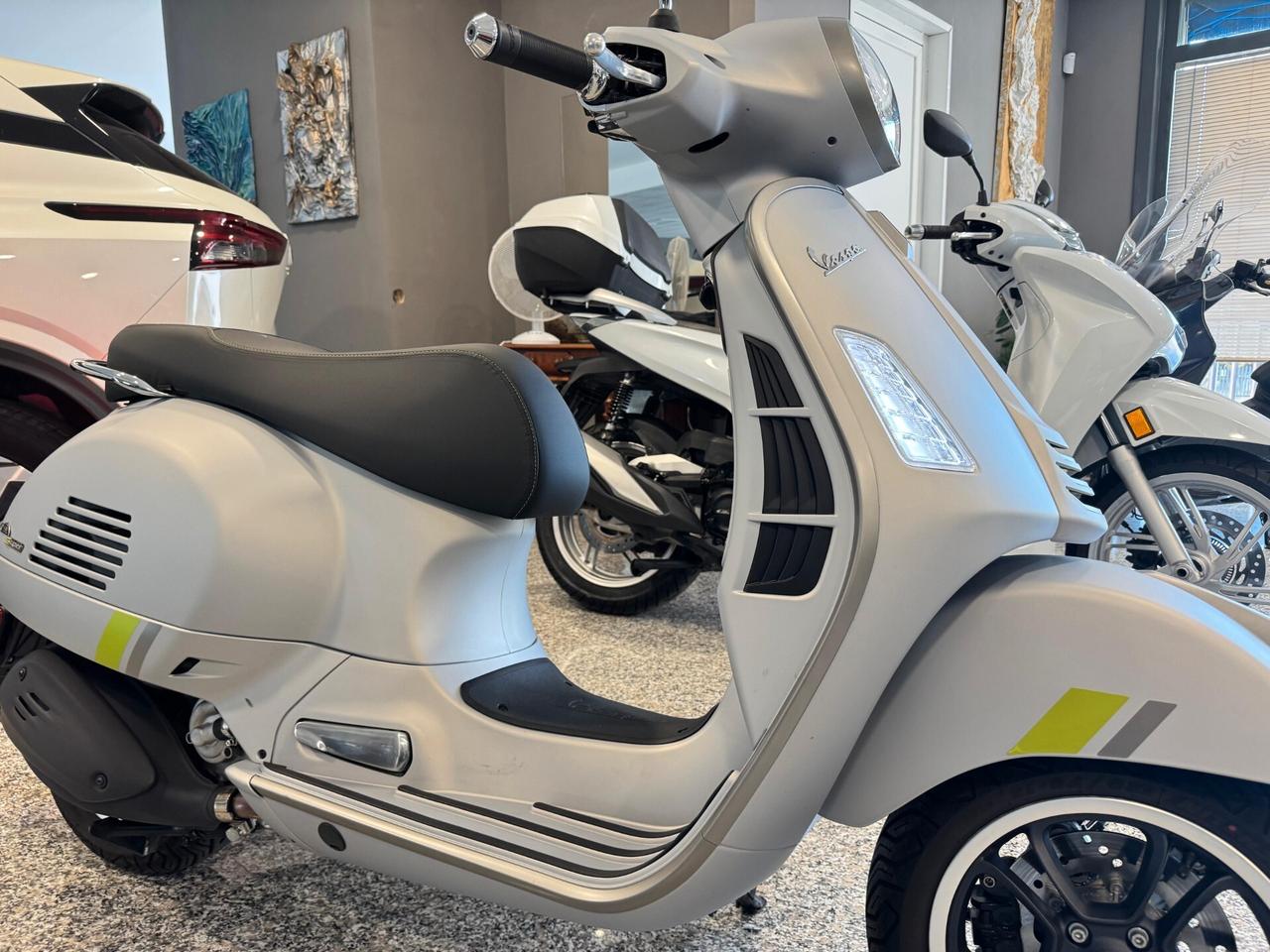Vespa GTS 300 Super Tech (2024)