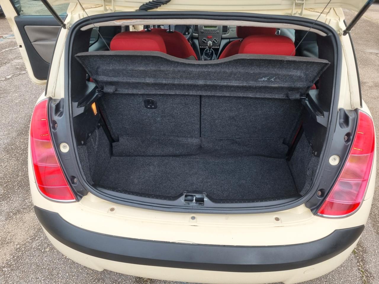 Lancia Ypsilon 1.2 16V Oro