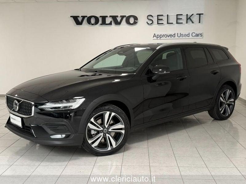 Volvo V60 Cross Country B4 (d) AWD automatico Plus