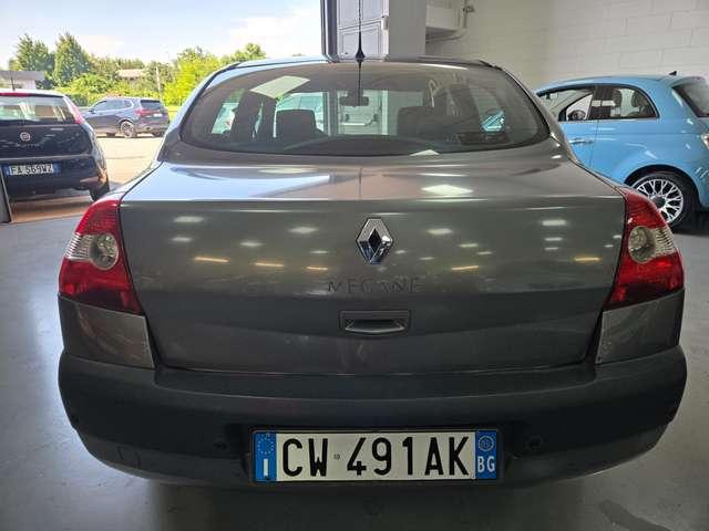 Renault Megane Megane II 2002 4p 1.4 16v Confort Authentique 98cv