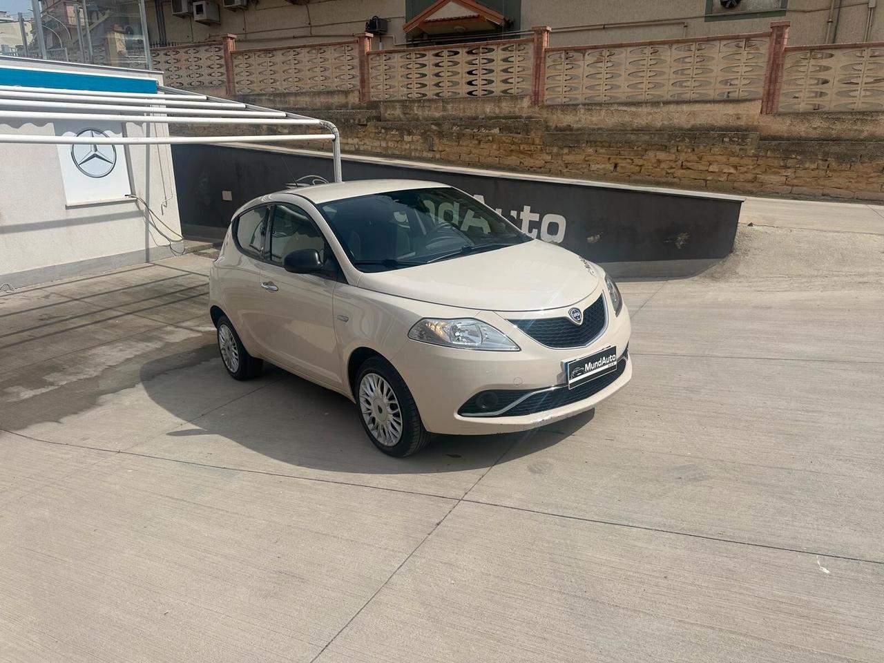 Lancia Ypsilon 1.2 69 CV 5 porte Gold