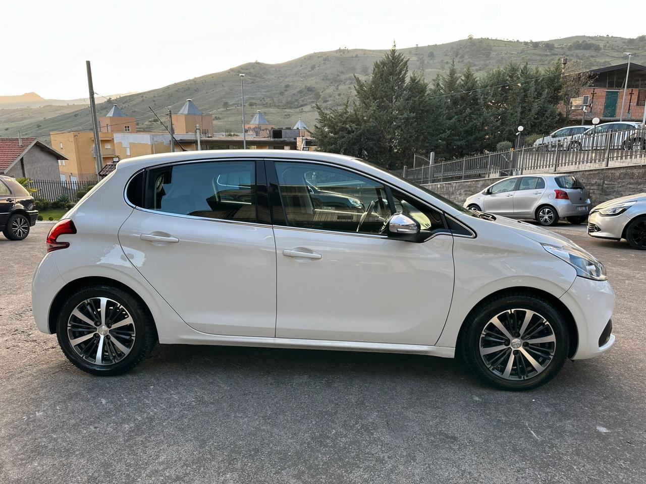 Peugeot 208 BlueHDi 100 S&S 5 porte Allure