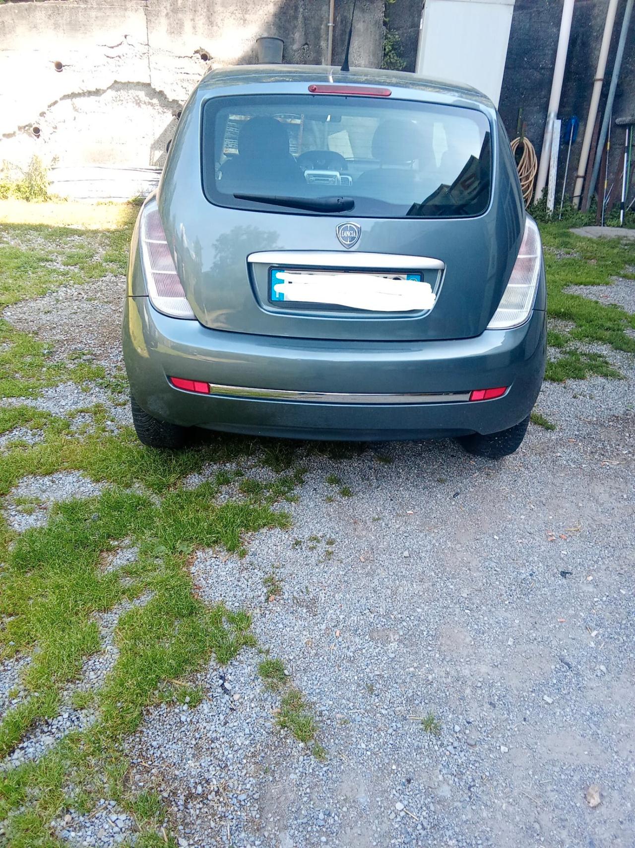 Lancia Ypsilon 1242 oro