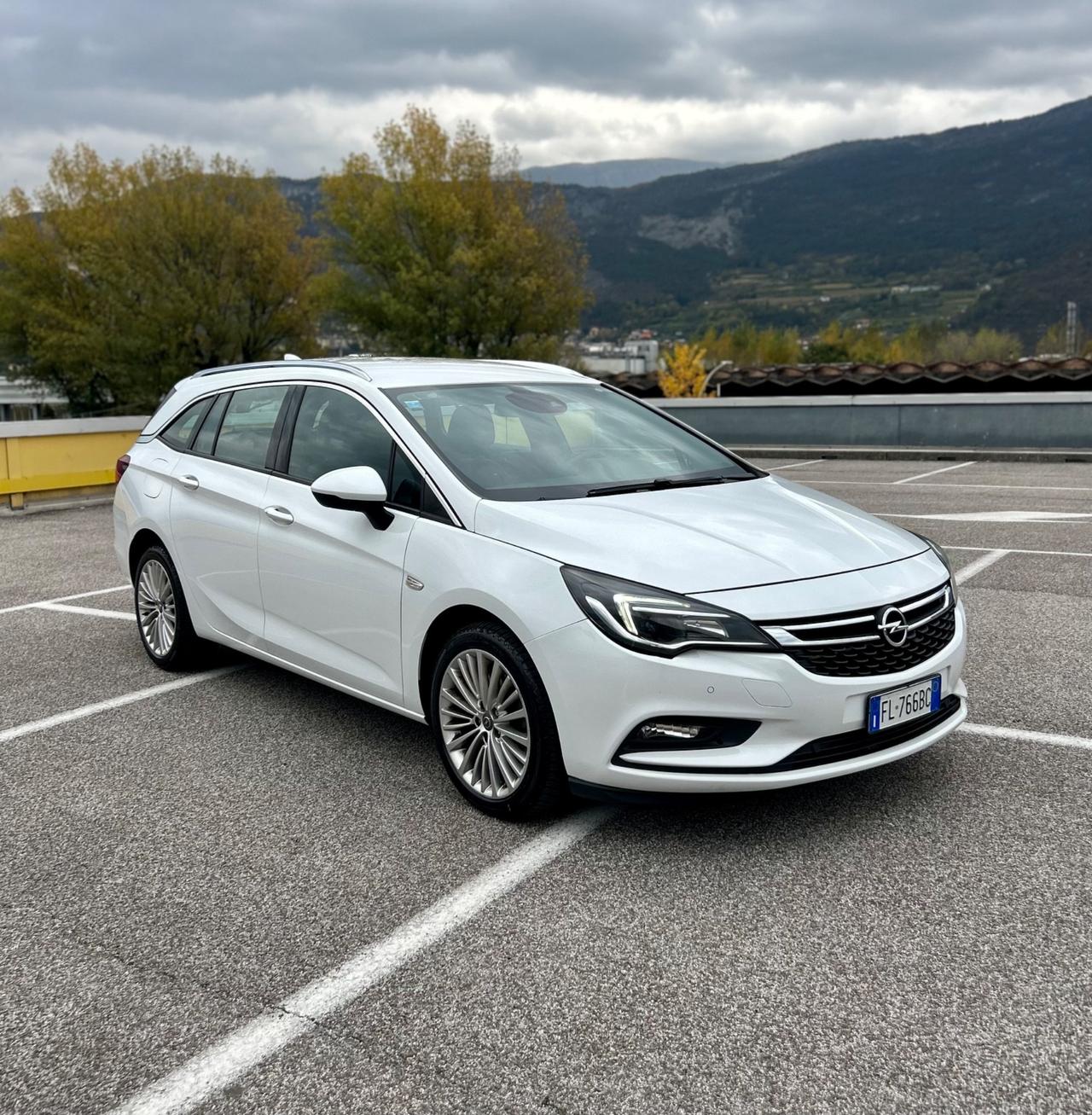 Opel Astra Sports Tourer FULL OPT. Gancio Traino