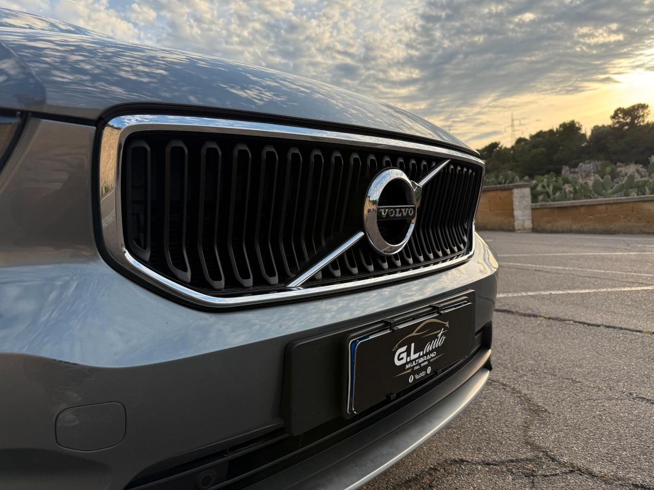 Volvo XC40 D4 AWD/2.0 150 CV/CERCHI 19"/TAGLIANDI VOLVO