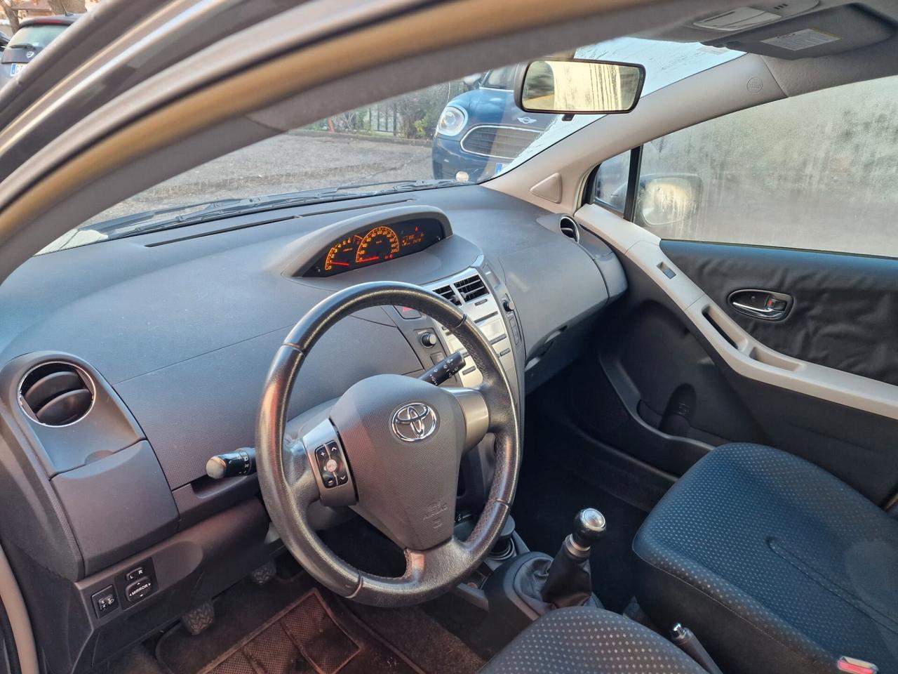 Toyota Yaris 1.0 5 porte Sol