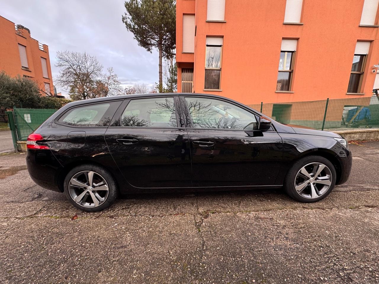 Peugeot 308 BlueHDi 130 S&S SW Allure