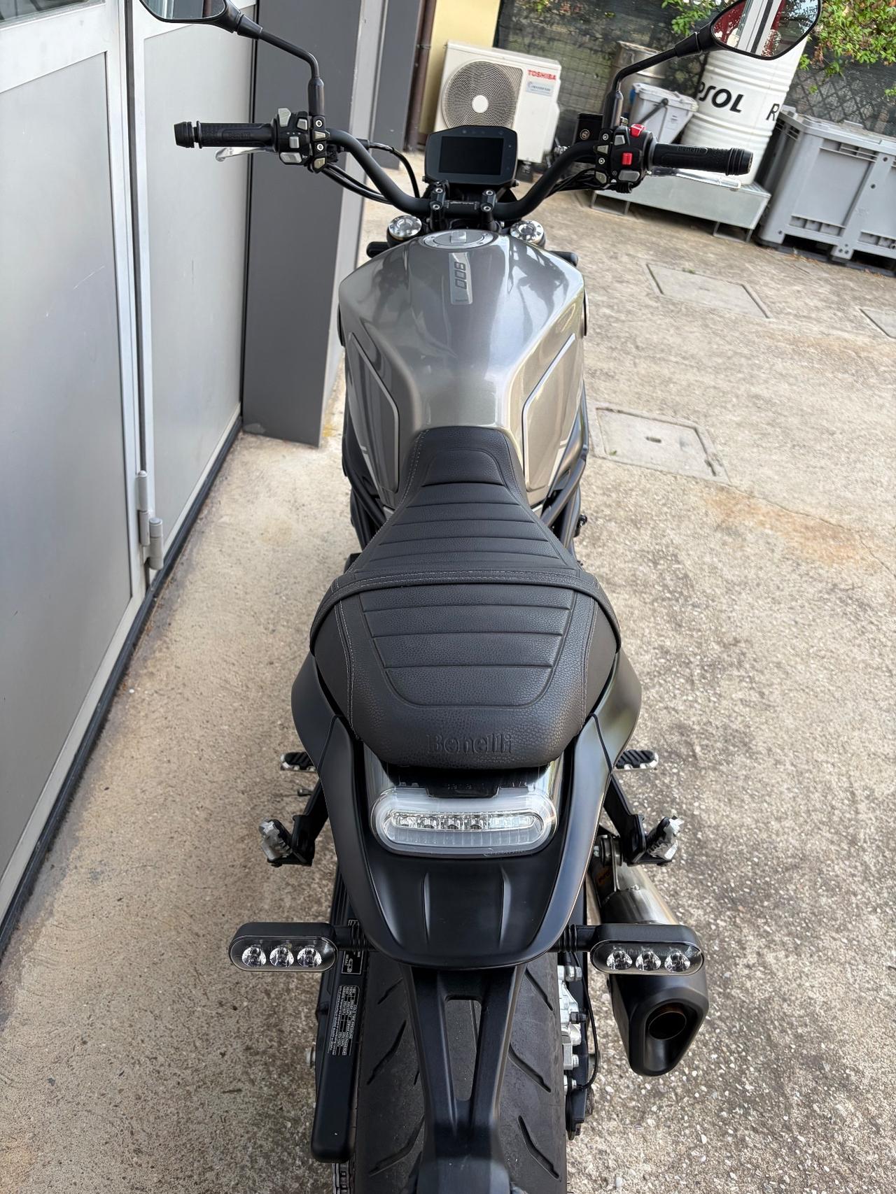 Benelli Leoncino 800