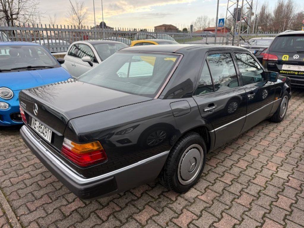 Mercedes-Benz 200 E #uniproprietario