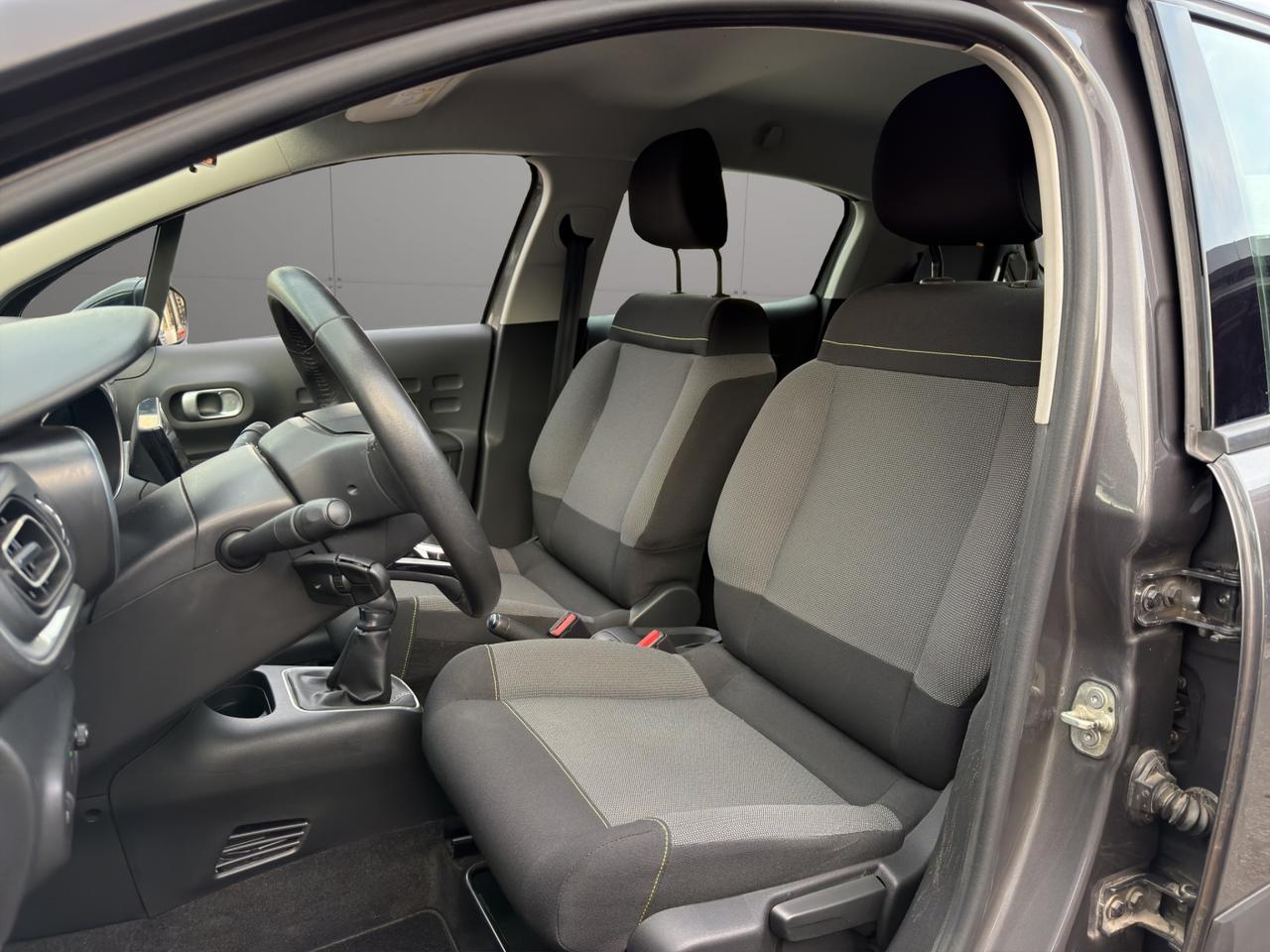 Citroen C3 1.2 Shine 83cv - Unipro - Promo Finanziamento - Neopatatentati - Tagliandi certificati - Cerchi in lega - Schermo - Clima Automatico