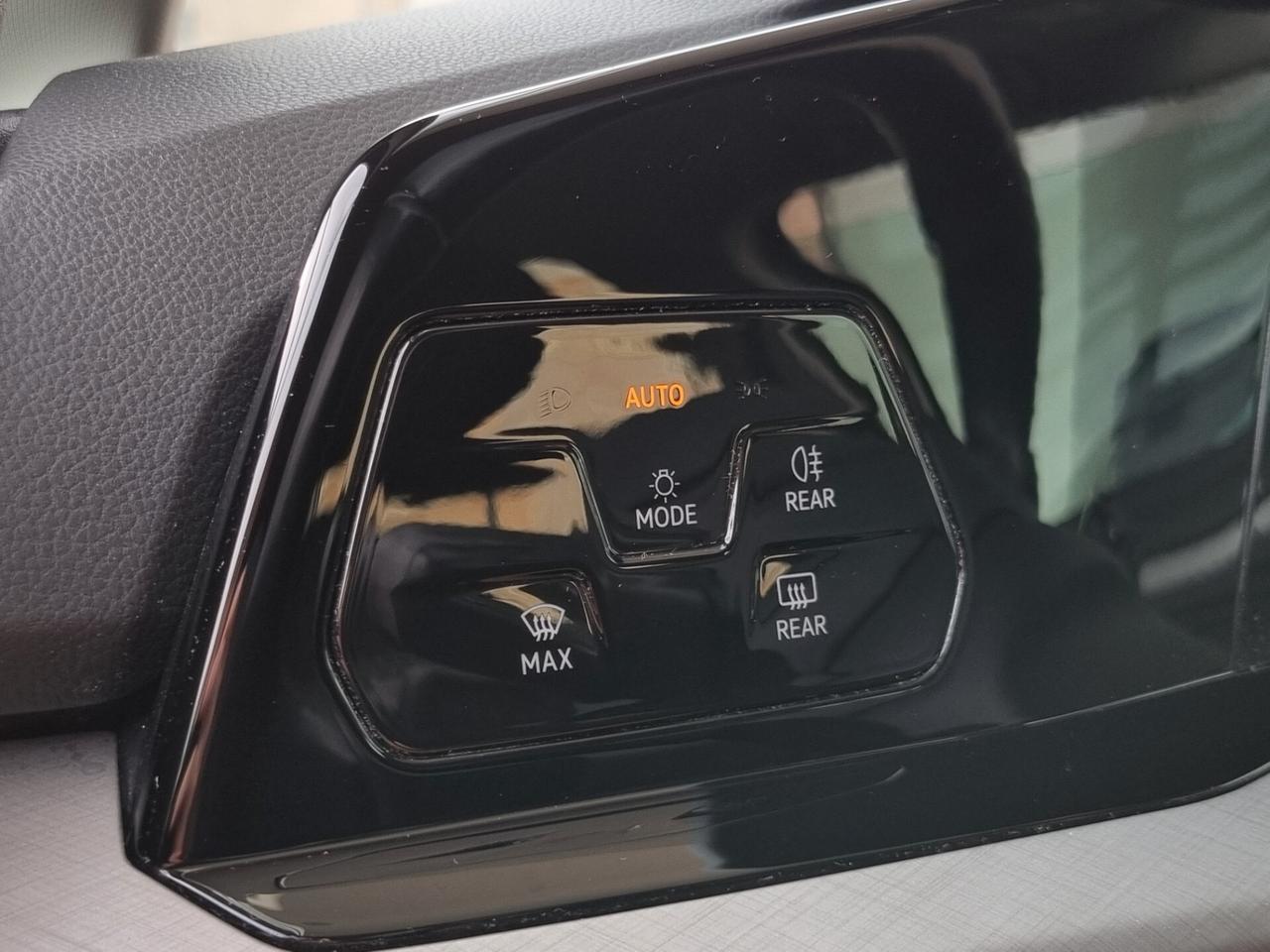 Volkswagen Golf VIII 1.0 etsi evo Life 110cv dsg
