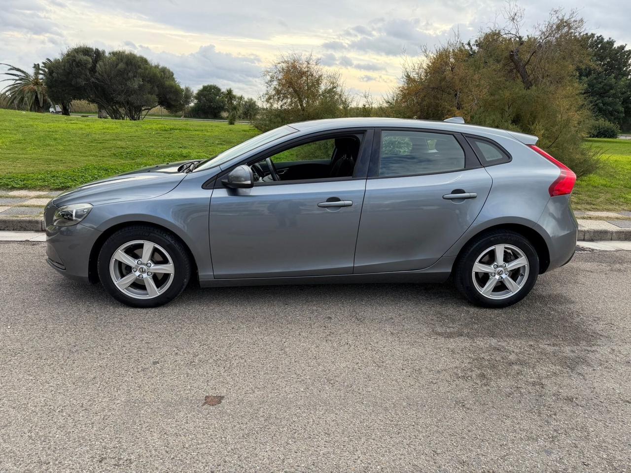 Volvo V40 Diesel- Anche Permuta-Neopatentati